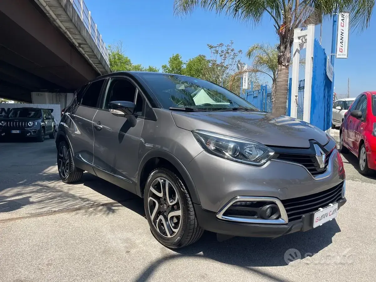 Usata Renault Captur Intens 110 CV (80 kW) 2015 Grigio SUV