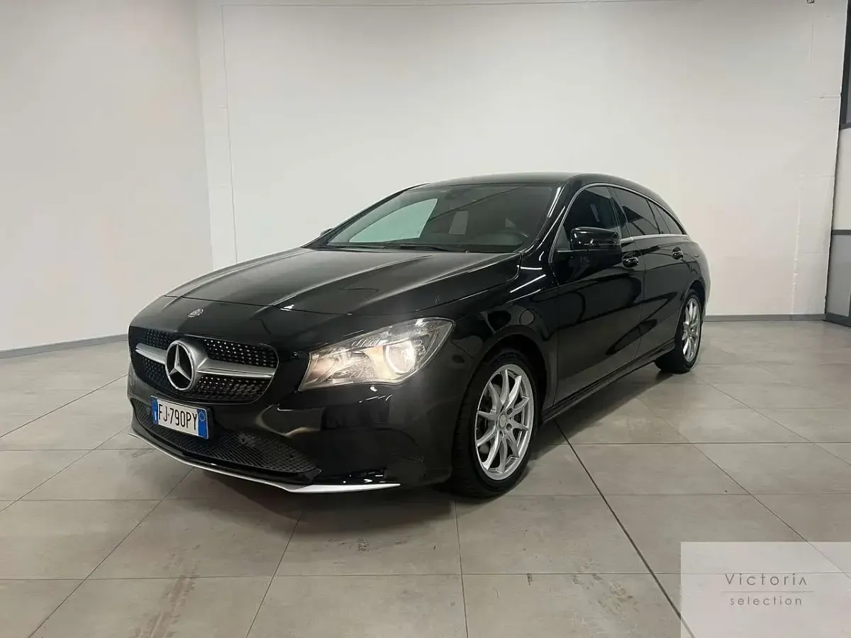 Usata Mercedes CLA180 Shooting Brake 109 CV (80 kW) 2017 Nero Station wagon