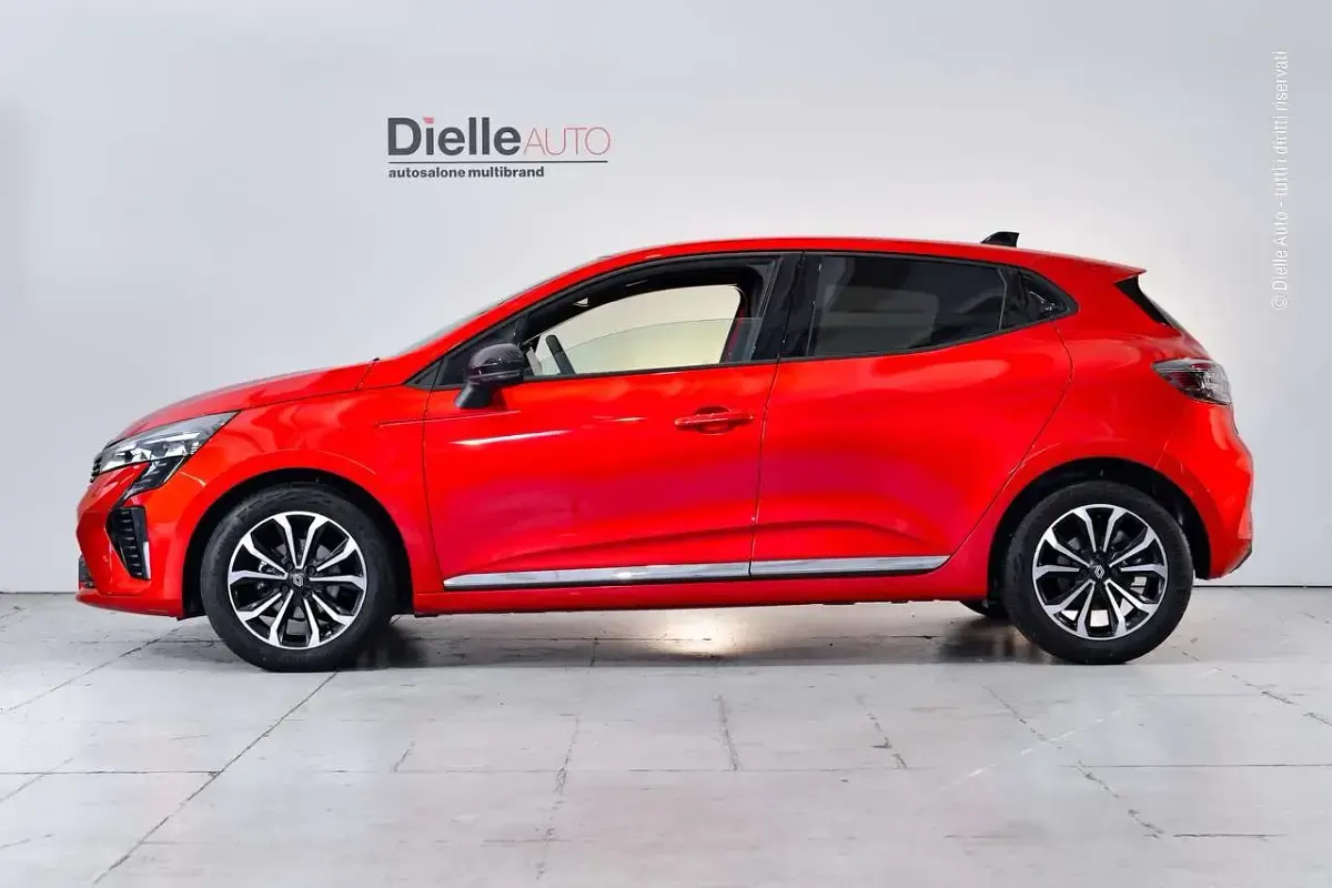 Usata Renault Clio Techno 101 CV (74 kW) 2025 Rosso passion metallizzato Utilitaria