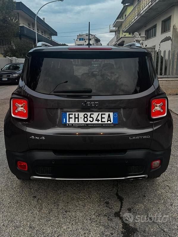Usata Jeep Renegade Limited 140 CV (102 kW) 2017 Grigio SUV