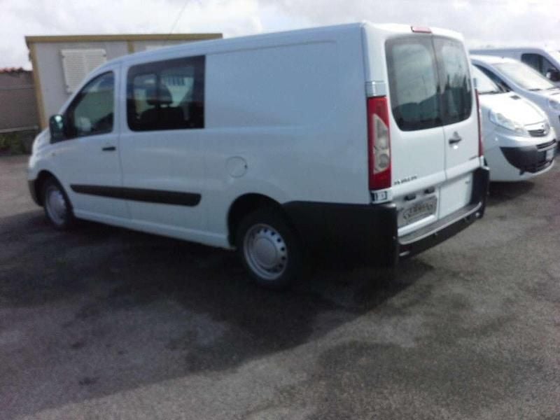 Usata Opel Vivaro 120 CV (88 kW) 2010 Bianco Monovolume