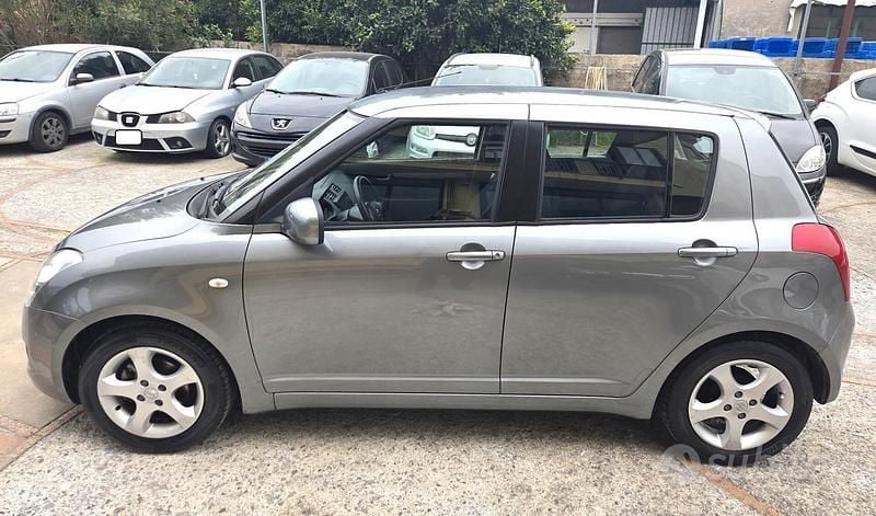 Usata Suzuki Swift GLX 92 CV (67 kW) 2006 Grigio Utilitaria