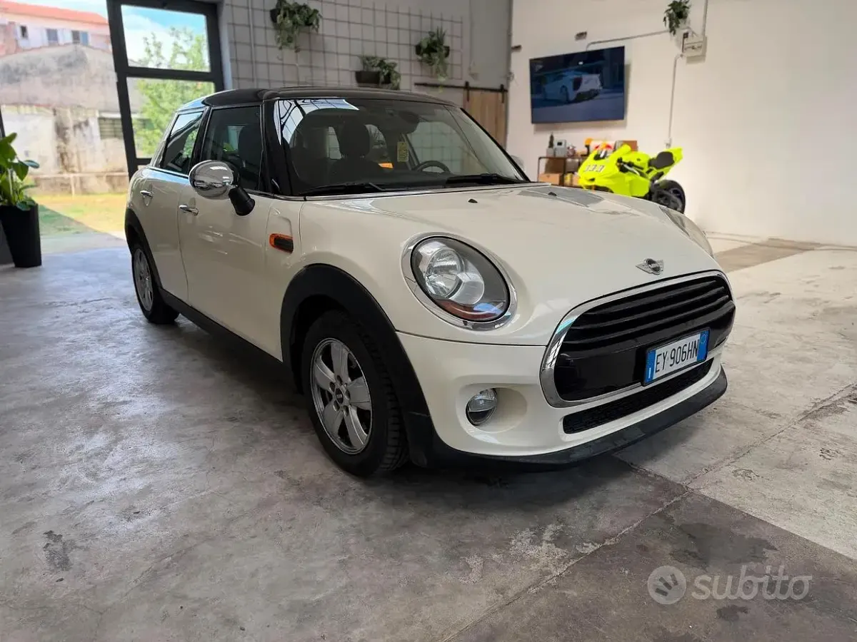 Usata Mini Cooper D 116 CV (85 kW) 2015 Beige Utilitaria