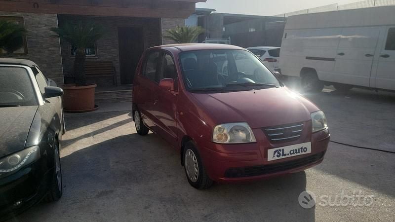 Usata Hyundai Atos Comfort 59 CV (43 kW) 2004 Rosso Utilitaria