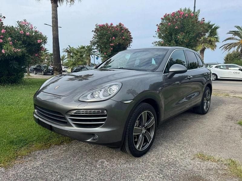 Usata Porsche Cayenne 245 CV (180 kW) 2013 Grigio(met.) SUV