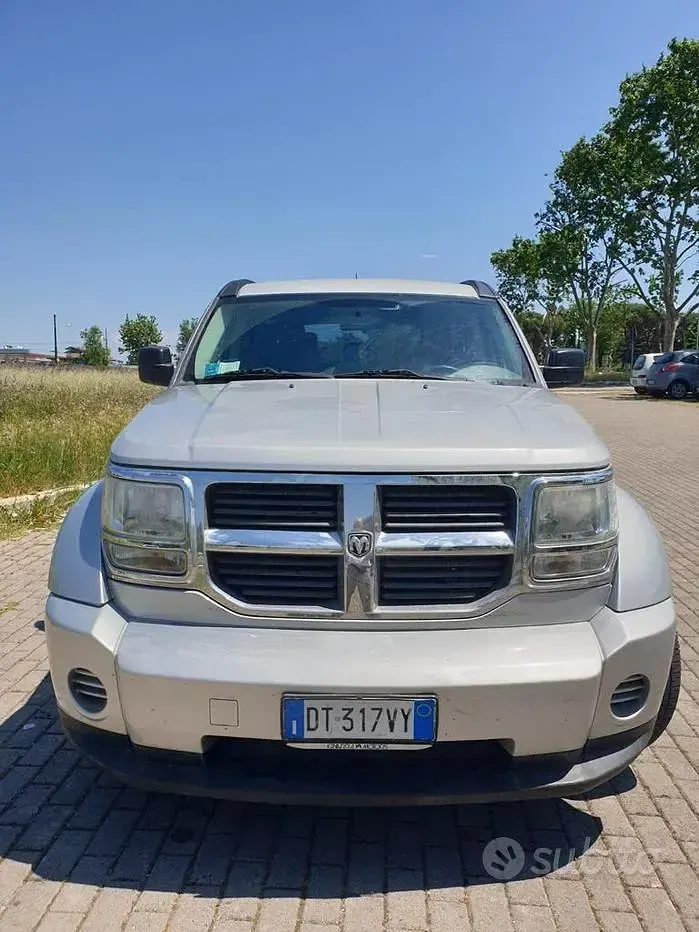 Usata Dodge Nitro SE 177 CV (130 kW) 2009 Grigio SUV