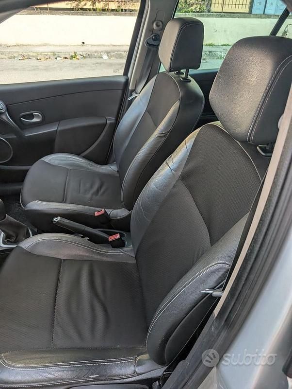 Usata Renault Clio II 75 CV (55 kW) 2008 Grigio Berlina