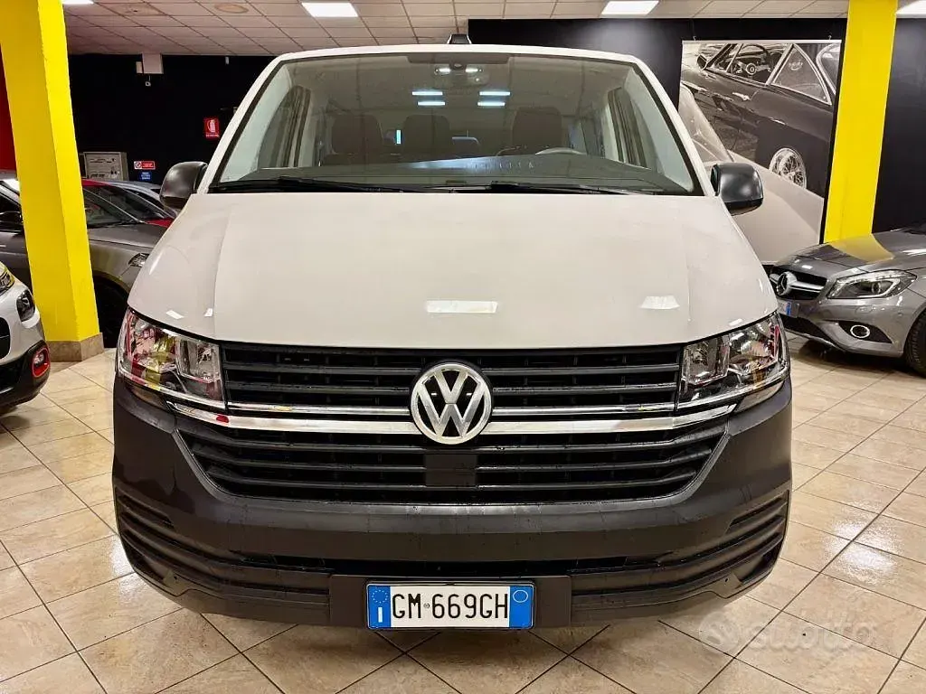 Usata VW Caravelle 110 CV (80 kW) 2023 Bianco Furgone
