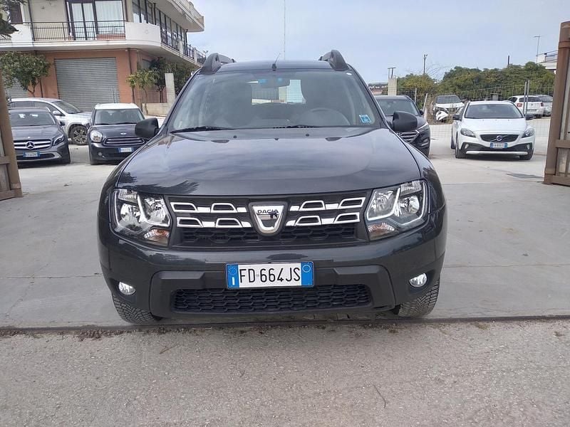Usata Dacia Duster Lauréate 110 CV (80 kW) 2016 Grigio SUV