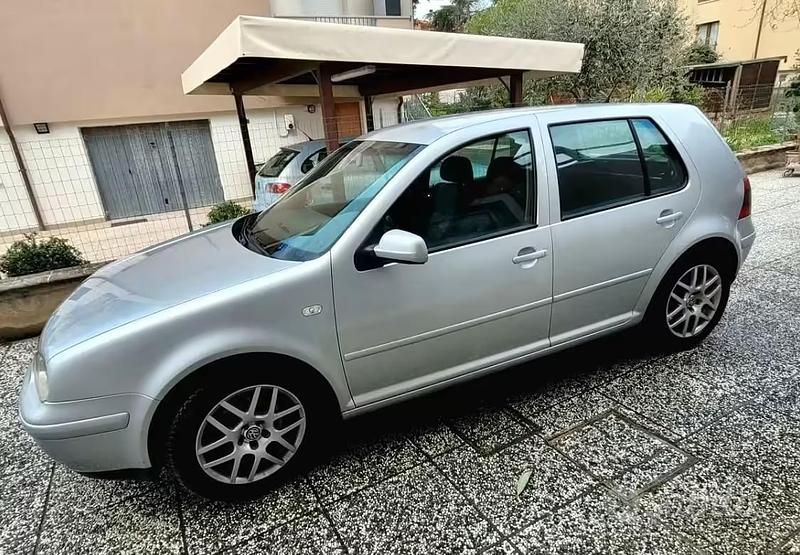 Usata VW Golf IV 110 CV (80 kW) 2002 Berlina