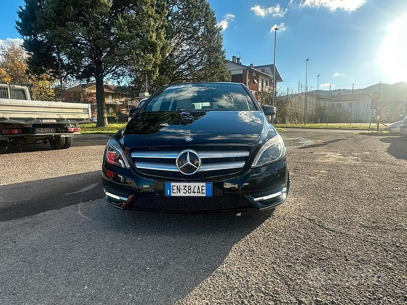 Usata Mercedes B200 Premium 2012 Nero Monovolume