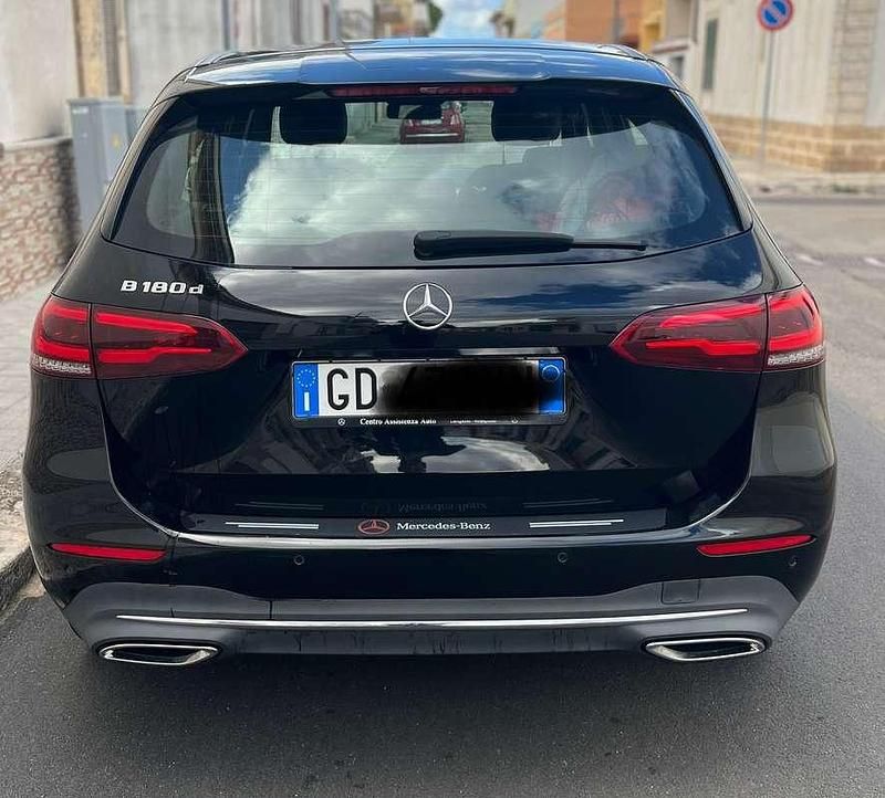 Usata Mercedes B180 136 CV (100 kW) 2021 Nero Utilitaria