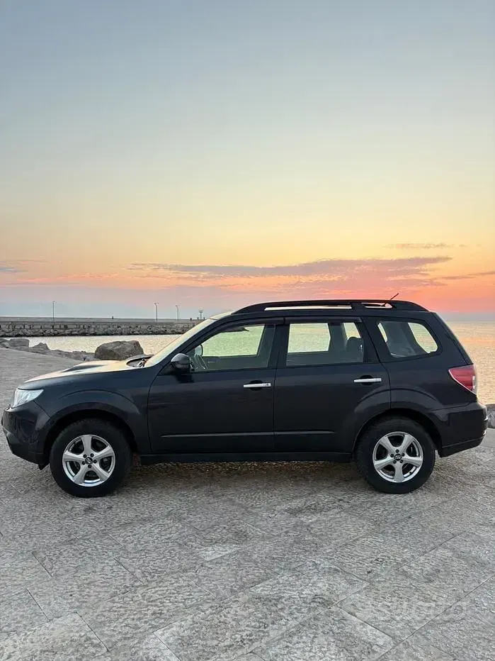 Usata Subaru Forester Comfort 147 CV (108 kW) 2011 Grigio SUV