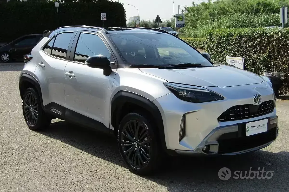 Usata Toyota Yaris Hybrid 92 CV (67 kW) 2023 Grigio Station wagon
