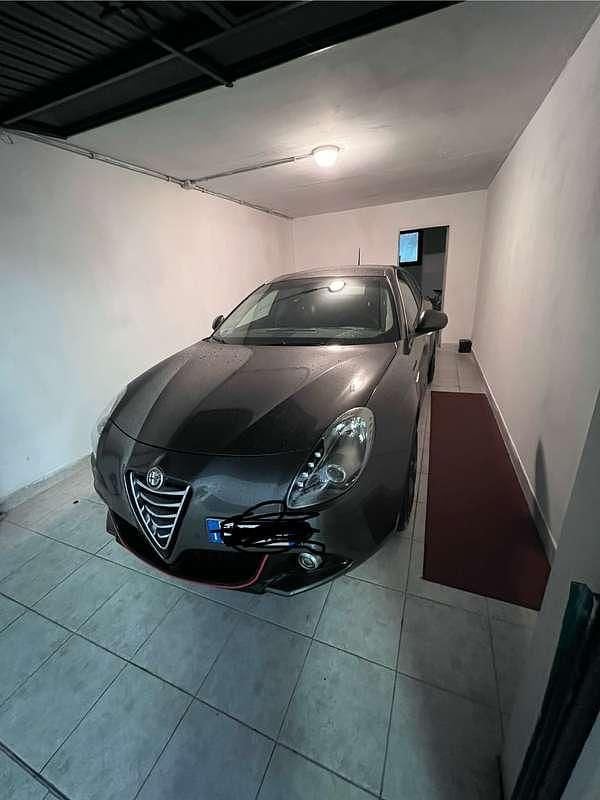 Usata Alfa Romeo Giulietta Distinctive 120 CV (88 kW) 2015 Grigio Berlina