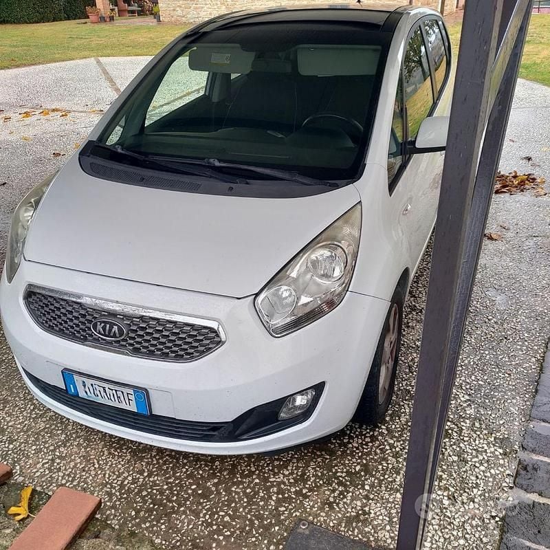 Usata Kia Venga 90 CV (66 kW) 2011 Bianco Utilitaria