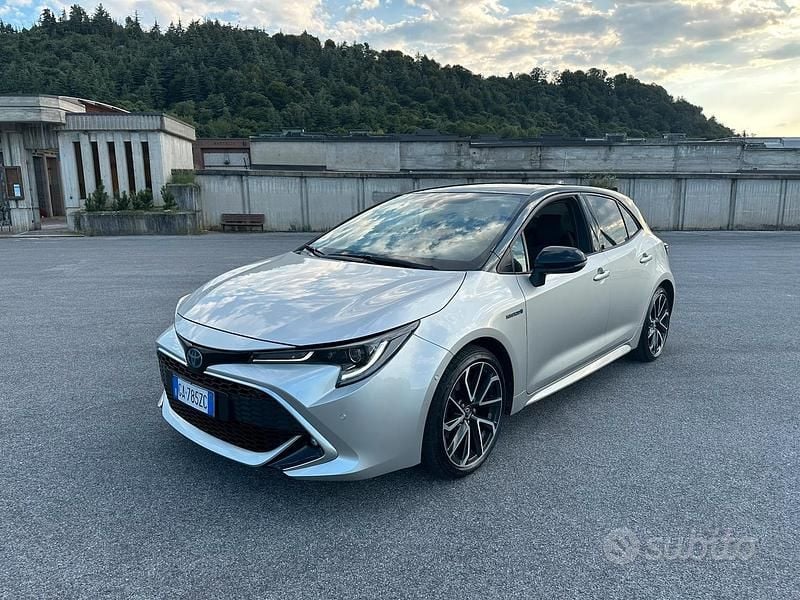 Nero Usata 2020 Toyota Corolla Lounge Tre volumi | 19.900 € (Buon prezzo) - Immagine 1/4