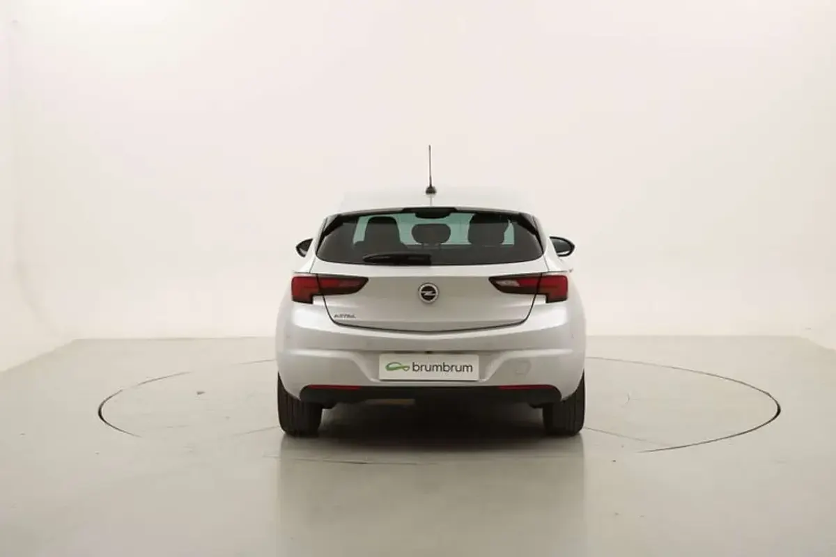 Usata Opel Astra Business Elegance 122 CV (89 kW) 2021 Argento Berlina