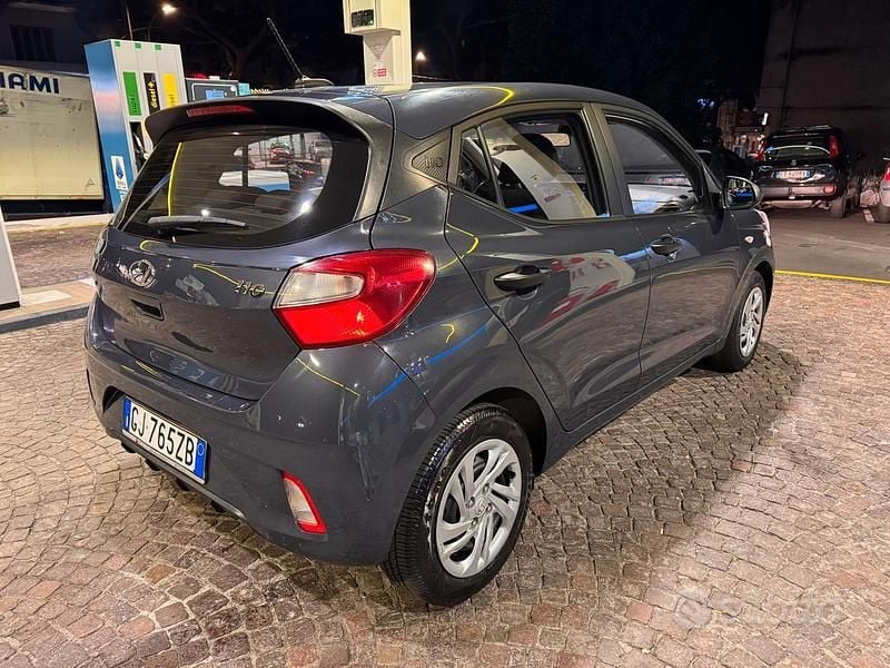 Grigio Usata 2022 Hyundai i10 Utilitaria | 7999 € (Super prezzo) - Immagine 1/4