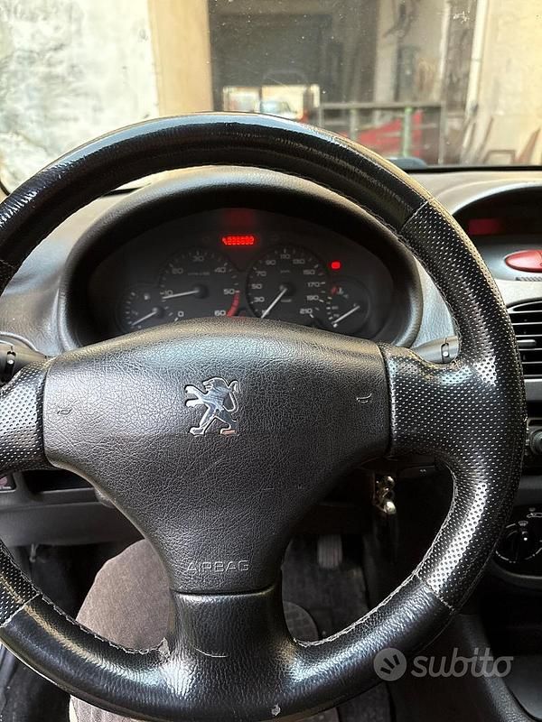 Usata Peugeot 206 68 CV (50 kW) 2006 Grigio Berlina