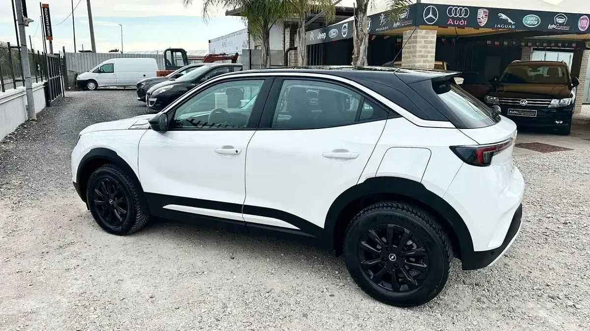 Usata Opel Mokka 110 CV (80 kW) 2022 Bianco SUV