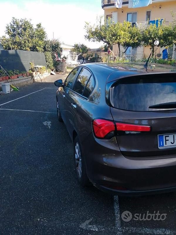 Usata Fiat Tipo 120 CV (88 kW) 2017 Marrone Berlina