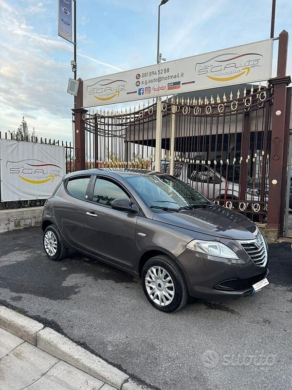 Grigio Usata 2014 Lancia Ypsilon Due volumi | 3500 € (Buon prezzo) - Immagine 1/4