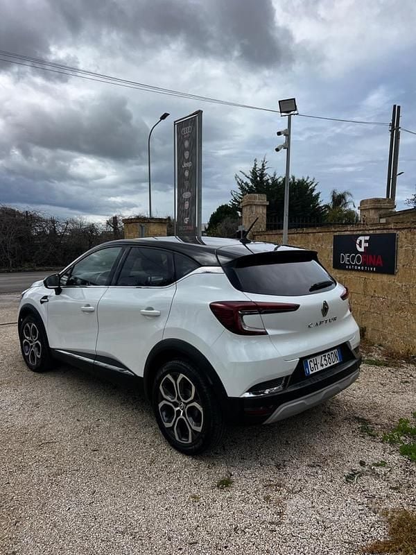 Usata Renault Captur Intens 100 CV (73 kW) 2021 Bianco SUV