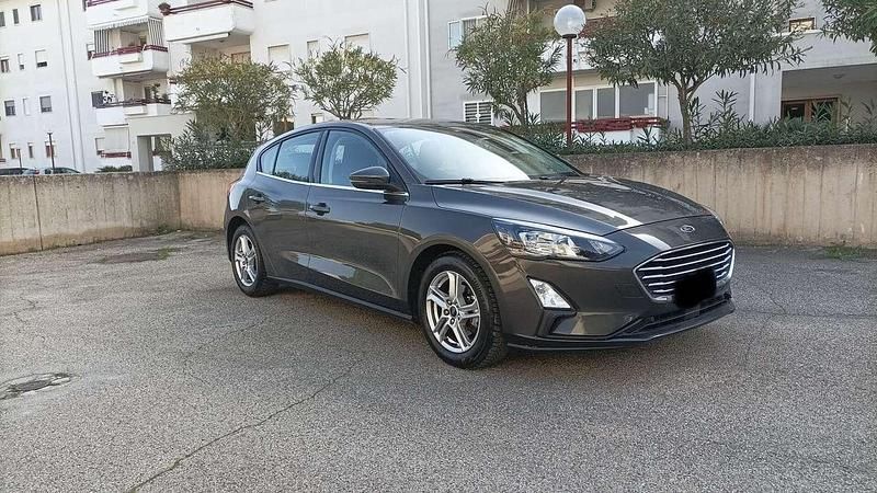 Grigio Usata 2020 Ford Focus Active Tre volumi | 13.900 € (Buon prezzo) - Immagine 1/4