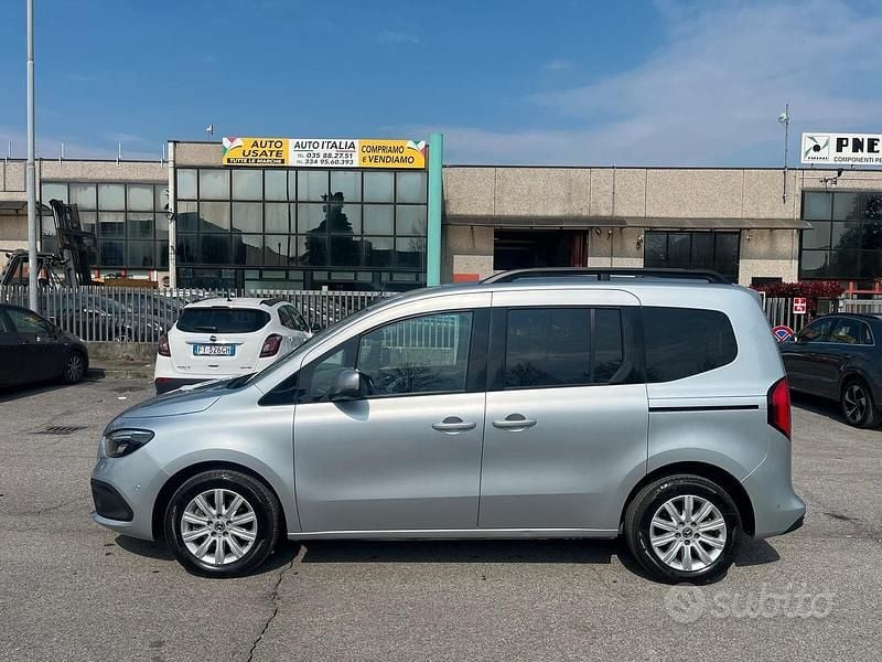 Usata Mercedes 180 116 CV (85 kW) 2023 Grigio Berlina