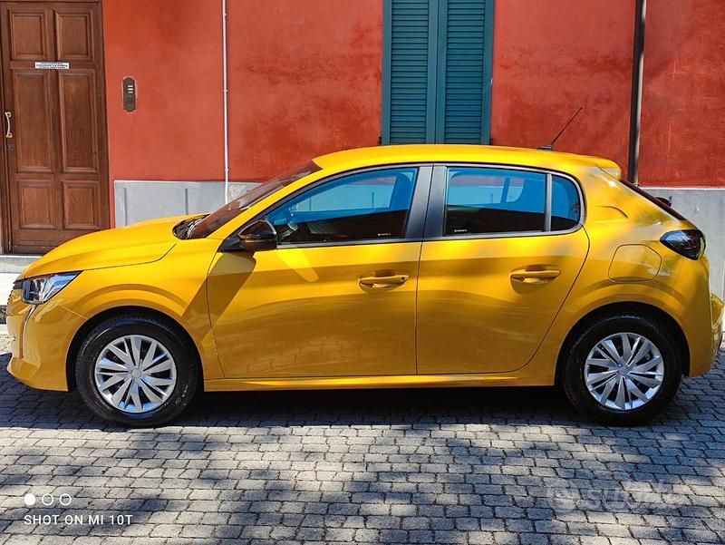 Usata Peugeot 208 102 CV (75 kW) 2022 Giallo Utilitaria