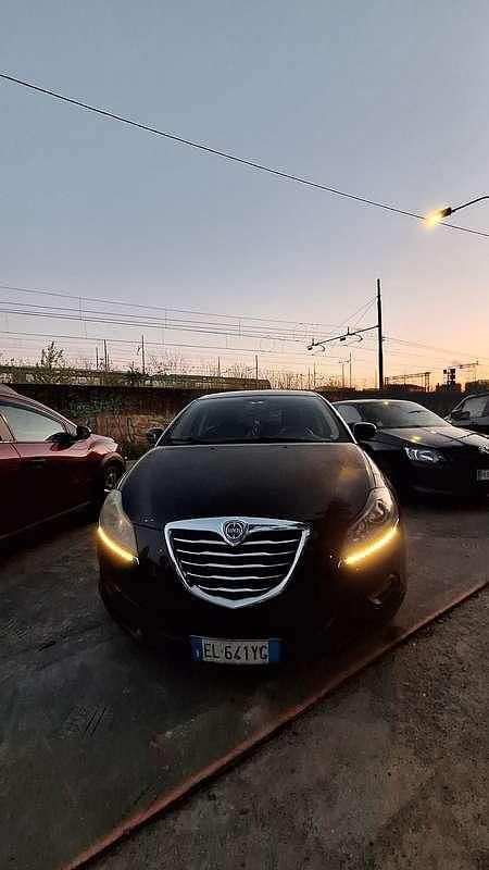 Usata Lancia Delta Gold 120 CV (88 kW) 2012 Utilitaria