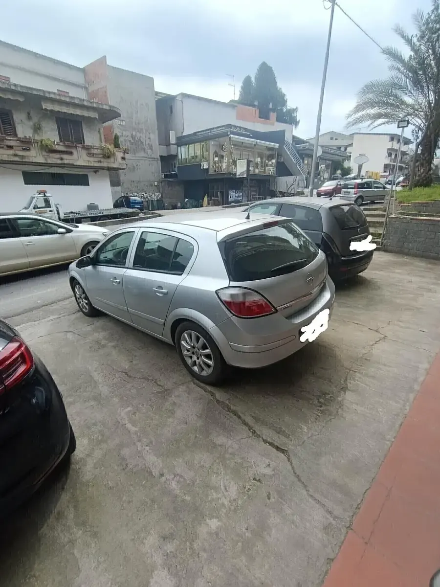 Usata Opel Astra 90 CV (66 kW) 2006 Argento Berlina