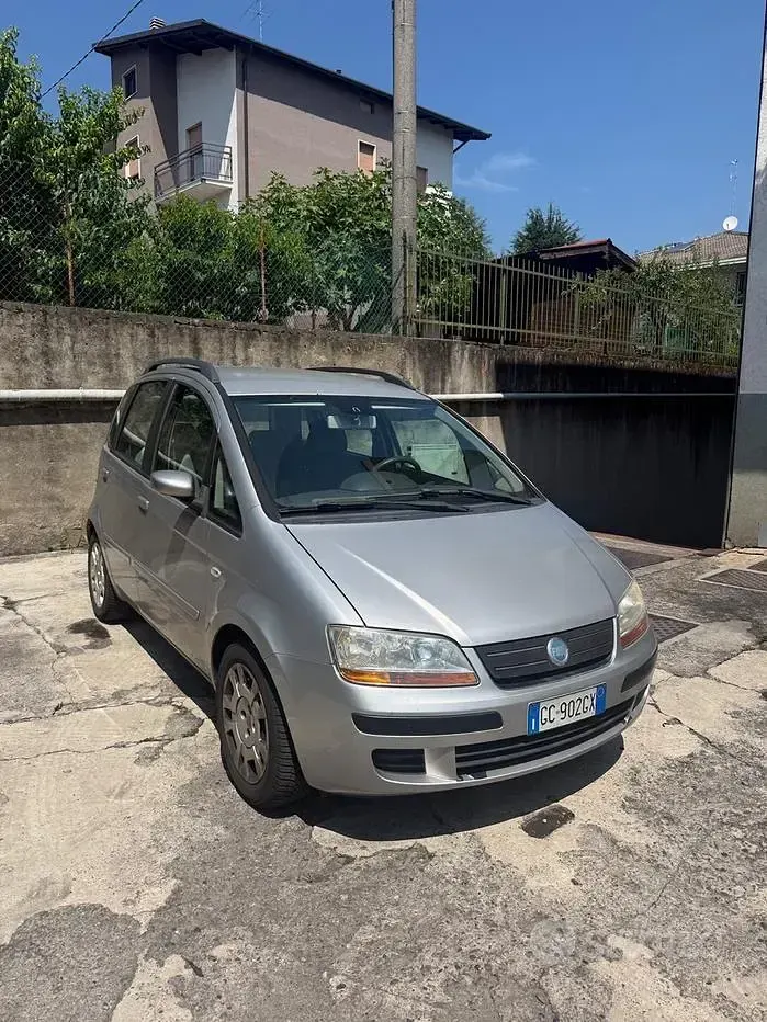 Usata Fiat Idea Emotion 69 CV (50 kW) 2005 Grigio Monovolume