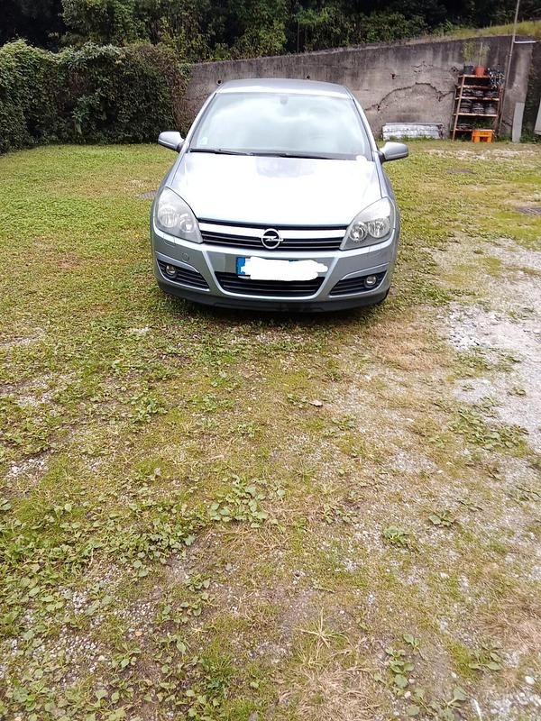 Usata Opel Astra 89 CV (65 kW) 2006 Argento Berlina