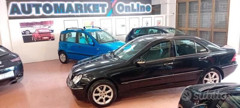 Usata Mercedes C220 150 CV (110 kW) 2005 Nero Berlina