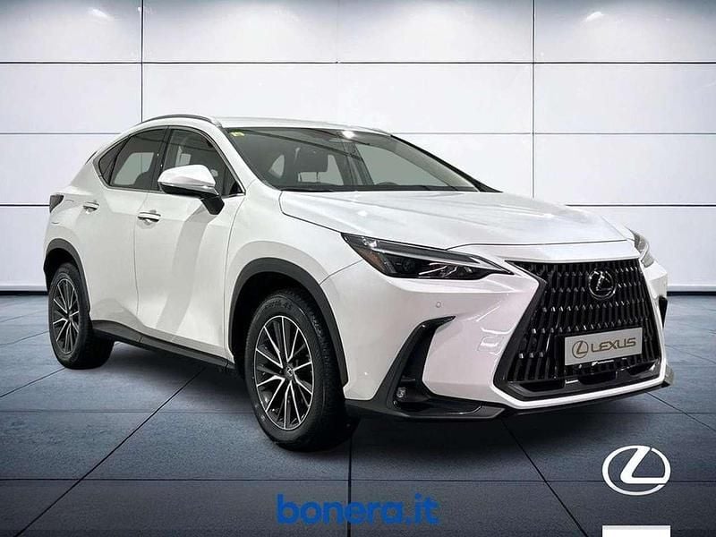 Usata Lexus NX200t 309 CV (227 kW) 2023 Pearl white SUV
