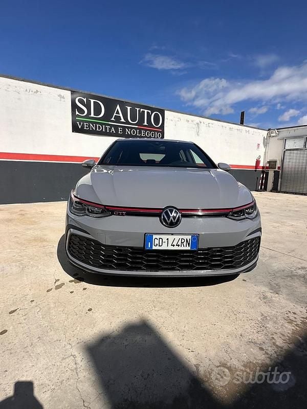 Usata VW Golf VIII GTI 244 CV (179 kW) 2022 Marrone Berlina