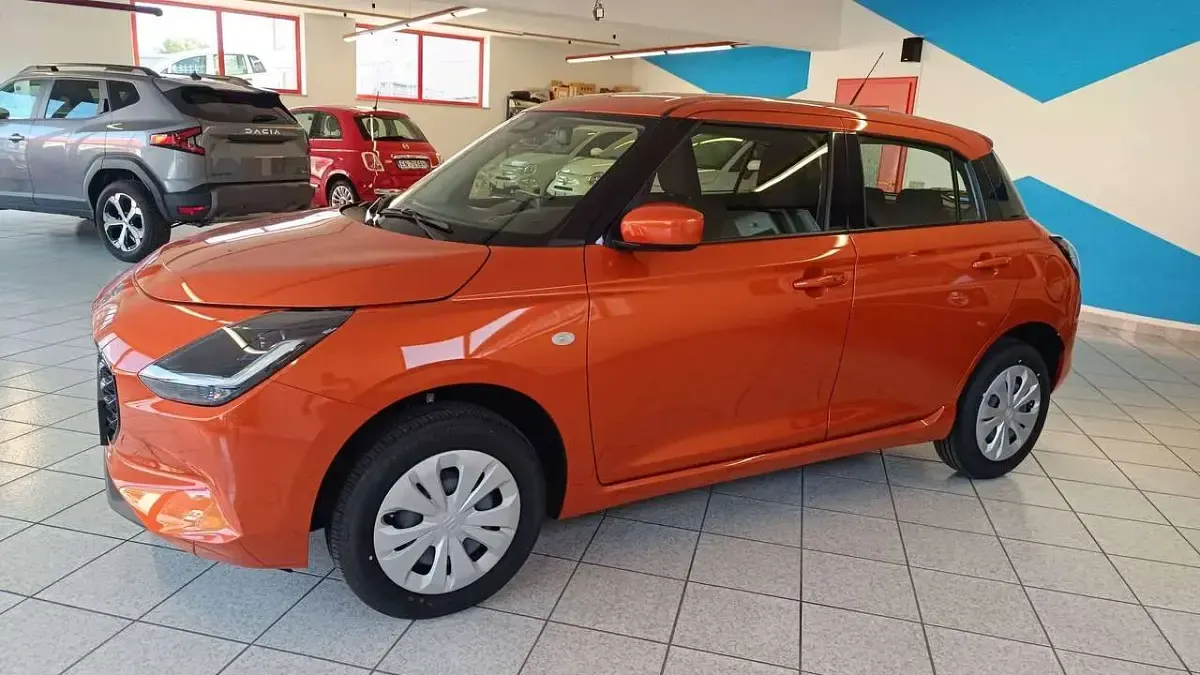 Nuova Suzuki Swift 90 CV (66 kW) 2025 Arancione Utilitaria