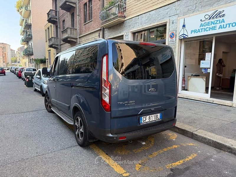 Usata Ford Tourneo Active 185 CV (136 kW) 2021 Blu Monovolume