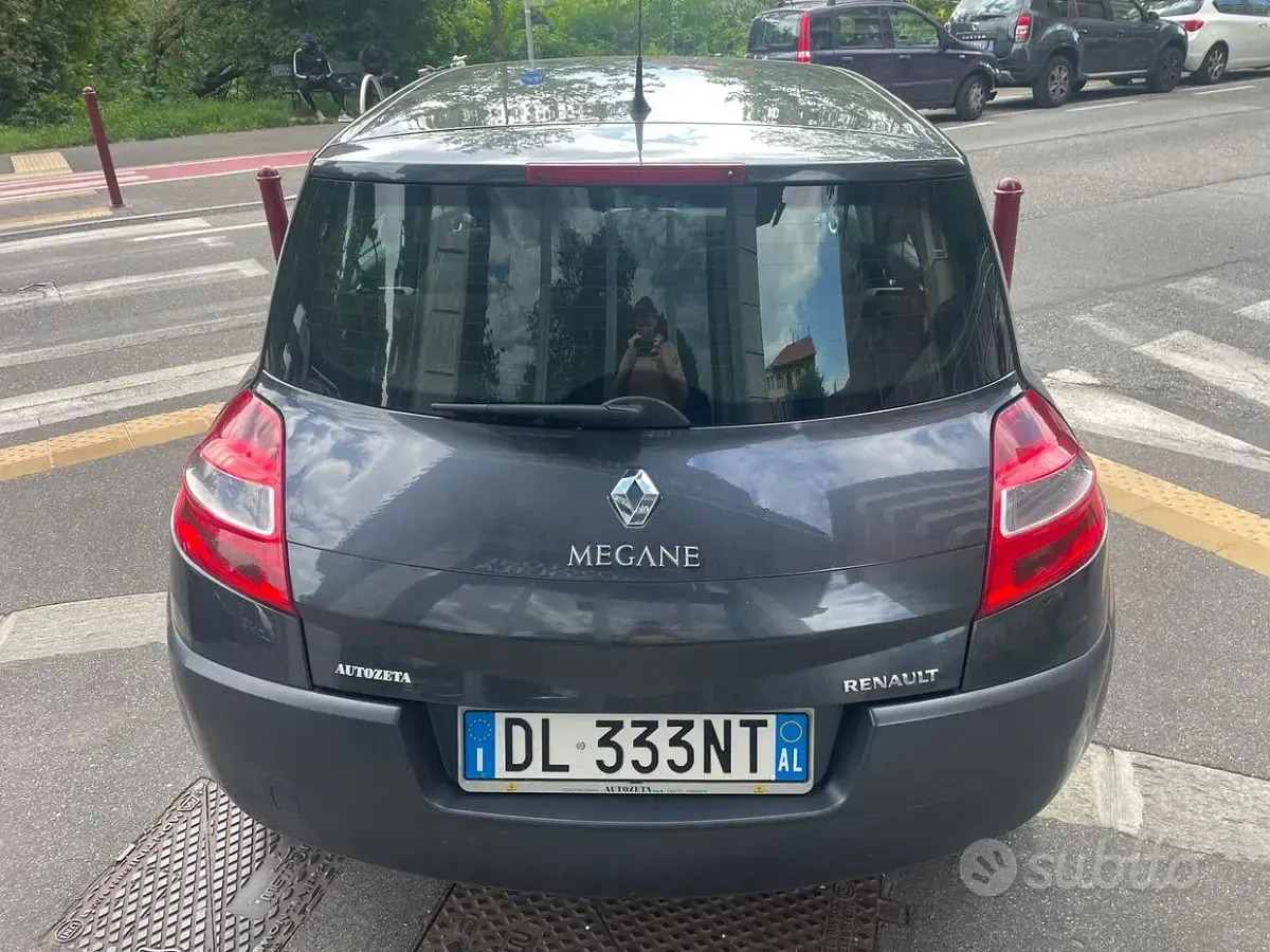 Usata Renault Mégane Dynamique 111 CV (81 kW) 2007 Grigio Berlina