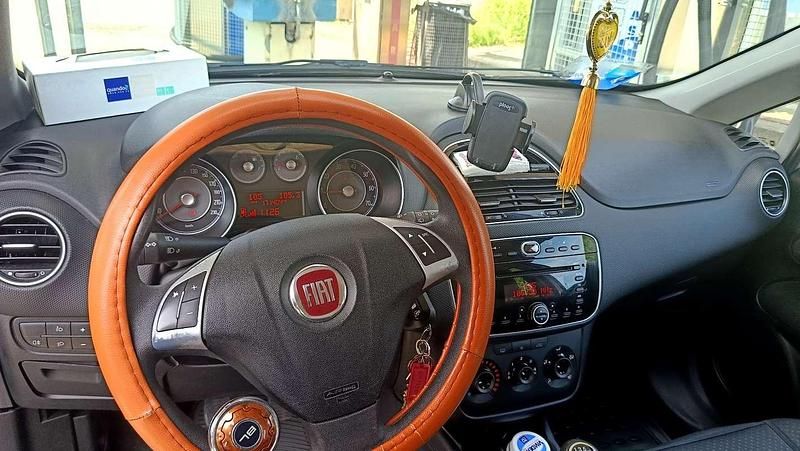 Usata 2012 Fiat Punto Evo Active Due volumi | 3900 € (Buon prezzo) - Immagine 1/4