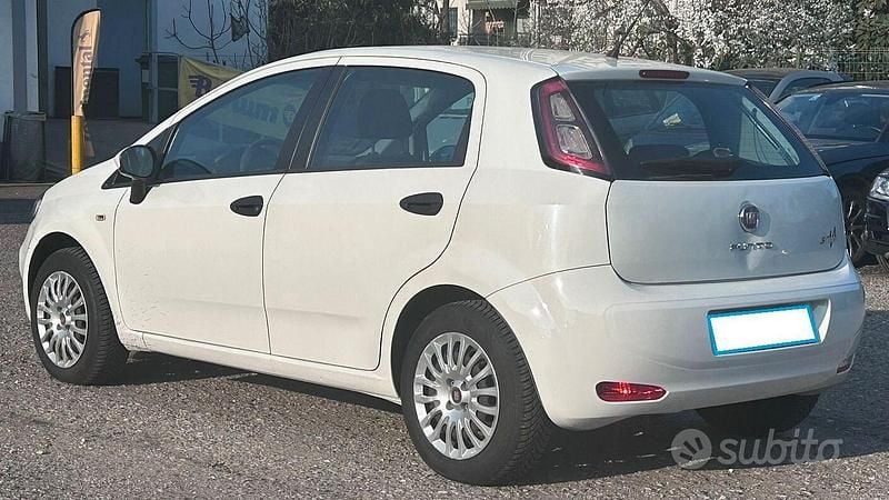 Usata Fiat Punto Street 69 CV (50 kW) 2014 Bianco Utilitaria