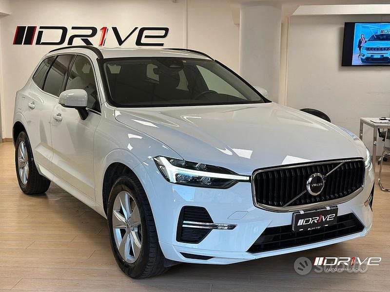 Usata Volvo XC60 Momentum 197 CV (144 kW) 2021 Bianco SUV