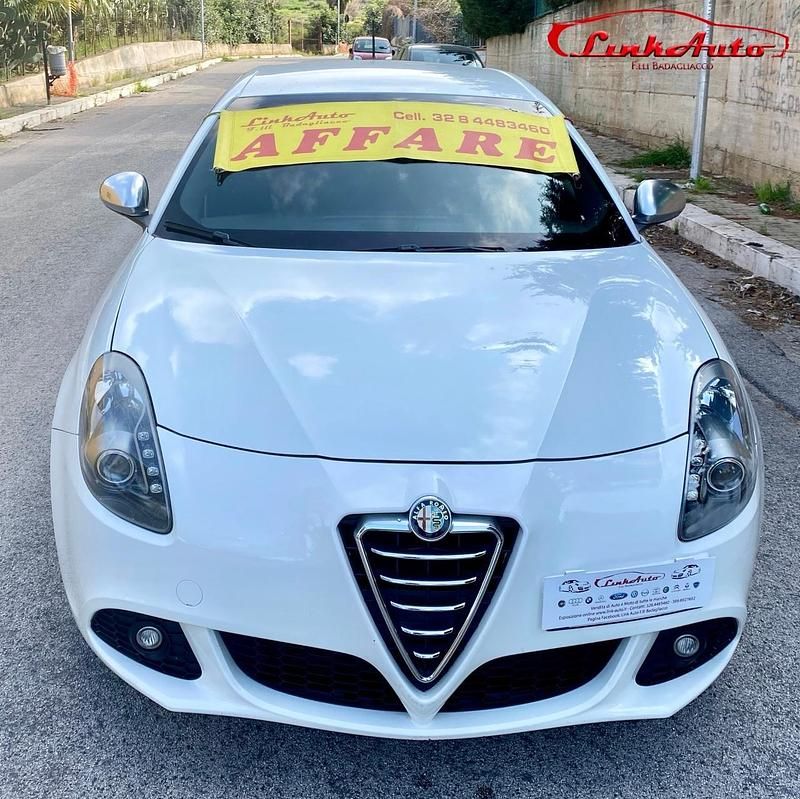 Usata Alfa Romeo Giulietta Exclusive 149 CV (109 kW) 2014 Bianco Utilitaria