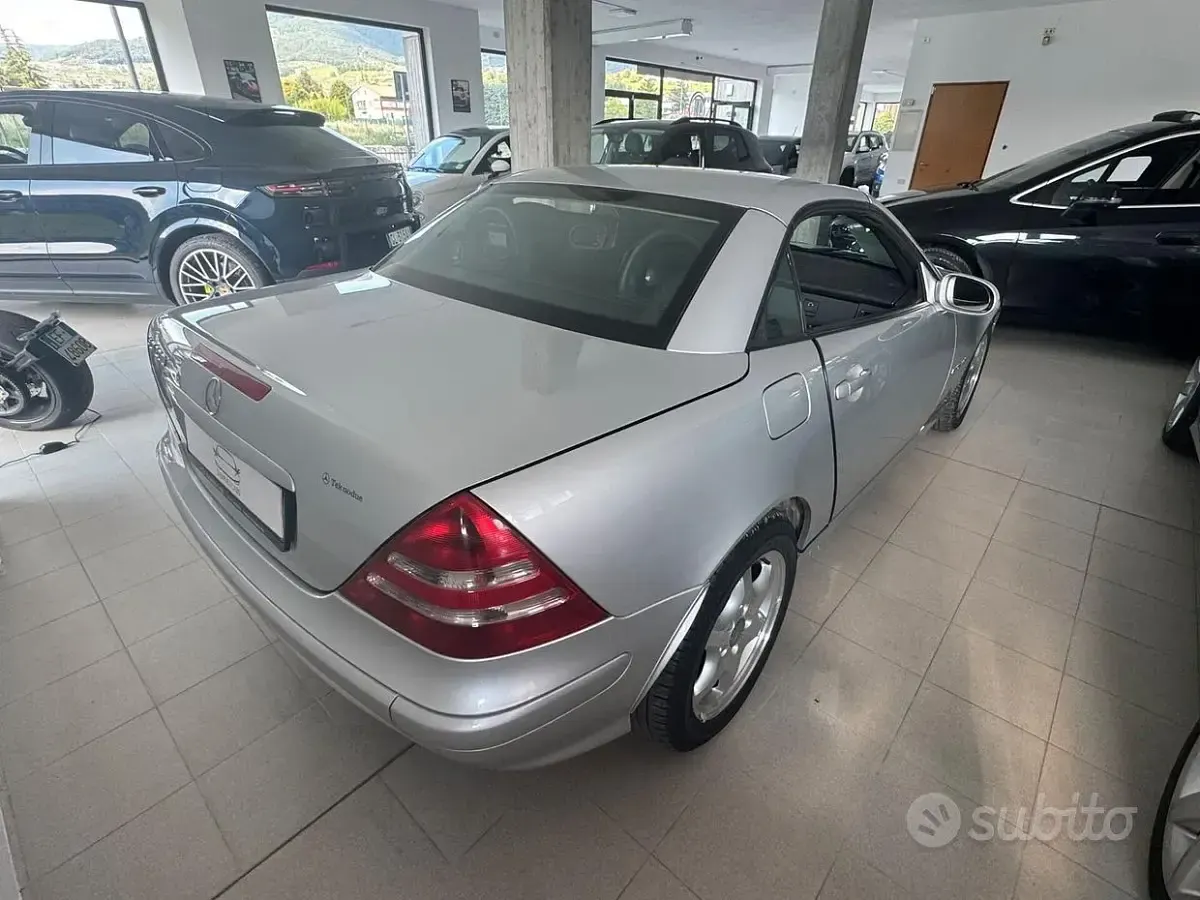Usata Mercedes SLK200 163 CV (119 kW) 2001 Grigio Cabrio