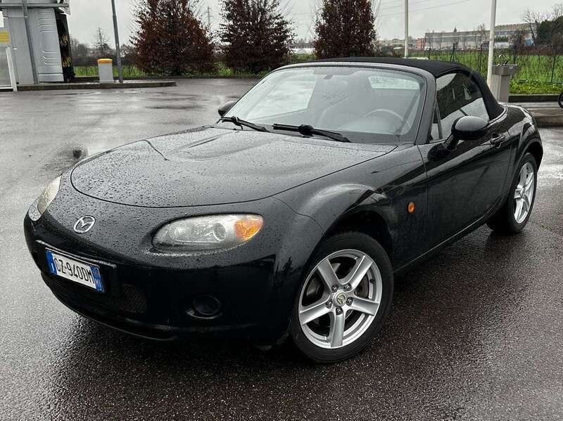 Usata Mazda MX5 High 126 CV (92 kW) 2006 Nero Cabrio