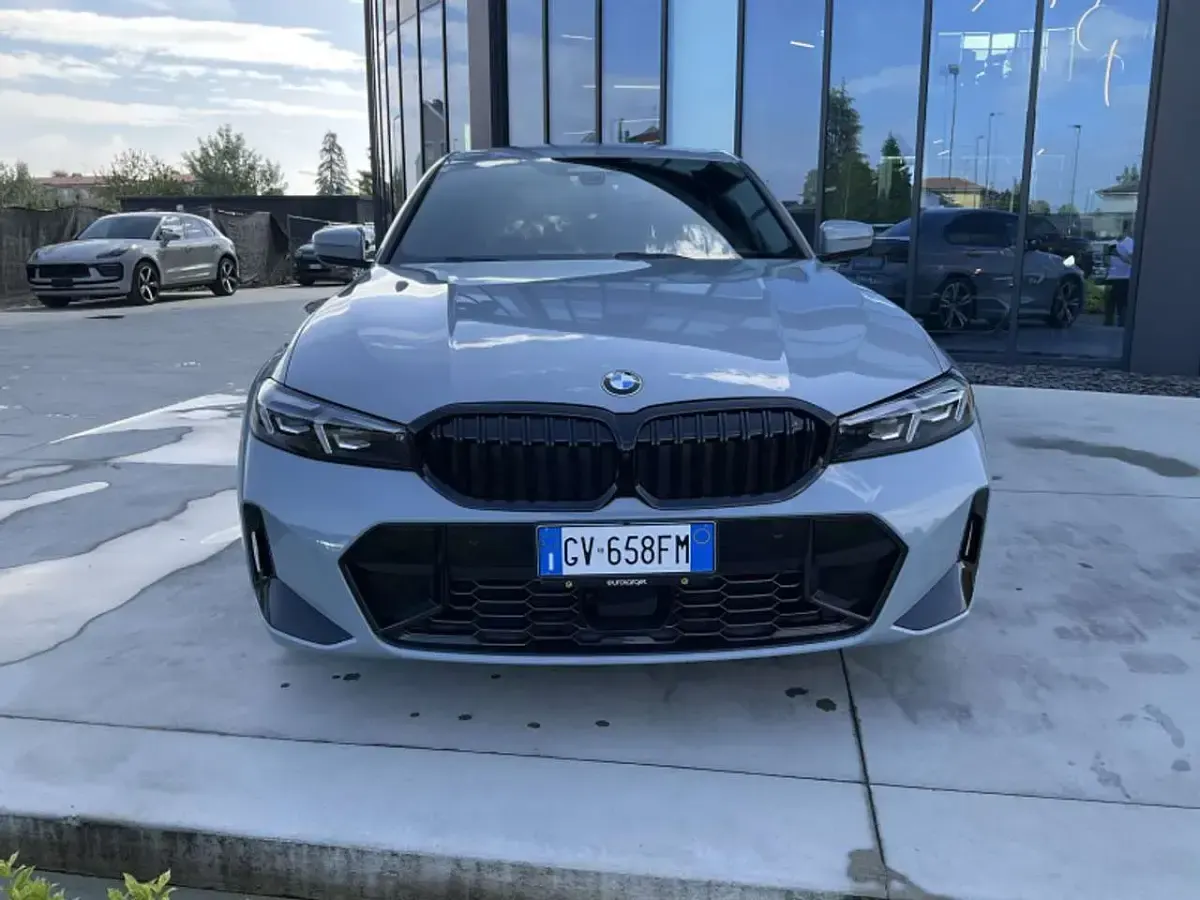 Usata BMW 320 M Sport 190 CV (139 kW) 2024 Grigio Berlina