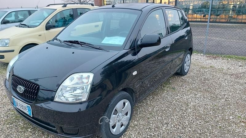 Usata Kia Picanto 65 CV (47 kW) 2007 Nero Utilitaria