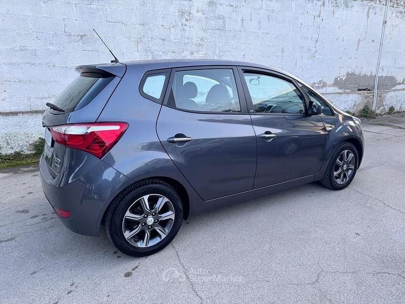 Usata Hyundai i20 125 CV (91 kW) 2019 Grigio Utilitaria